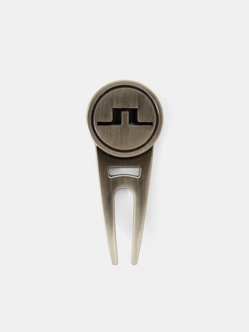 White Jlindeberg Divot Tool | SN-JL574756