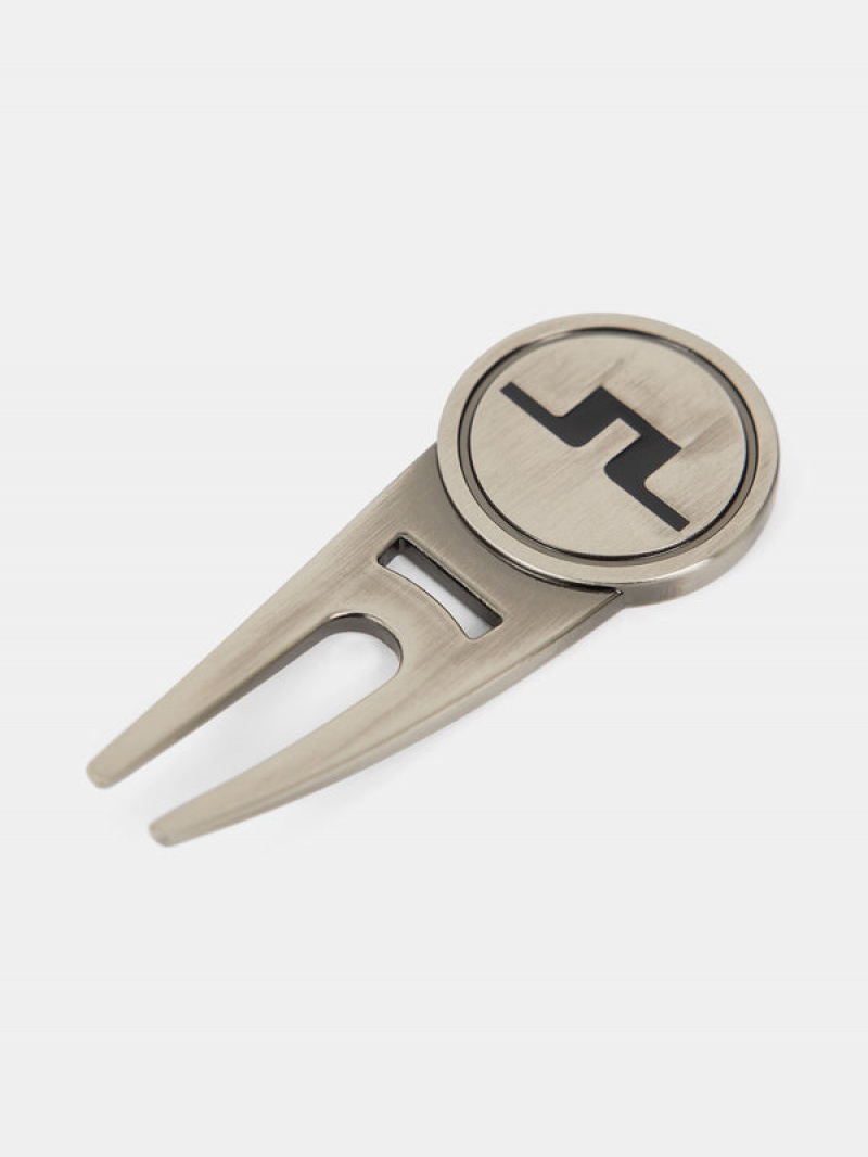 White Jlindeberg Divot Tool | SN-JL574756