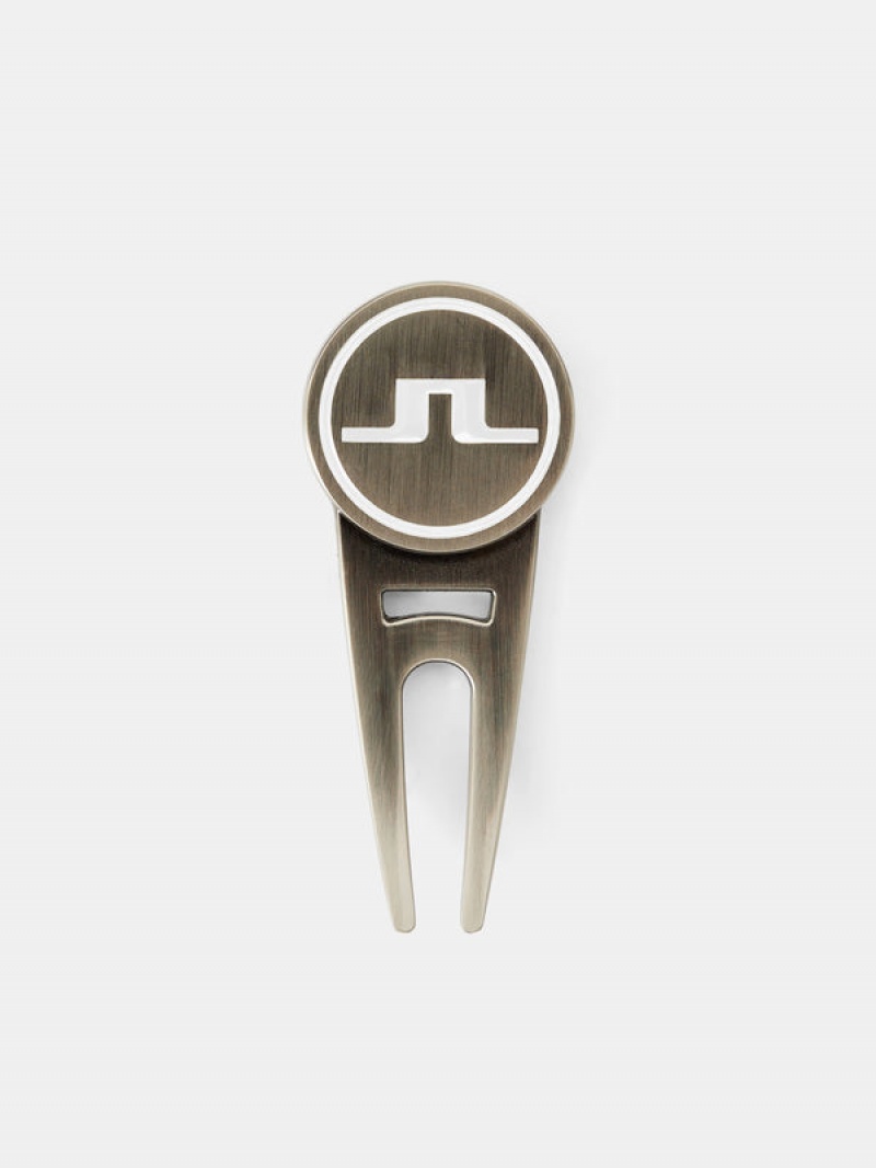 White Jlindeberg Divot Tool | SN-JL574756